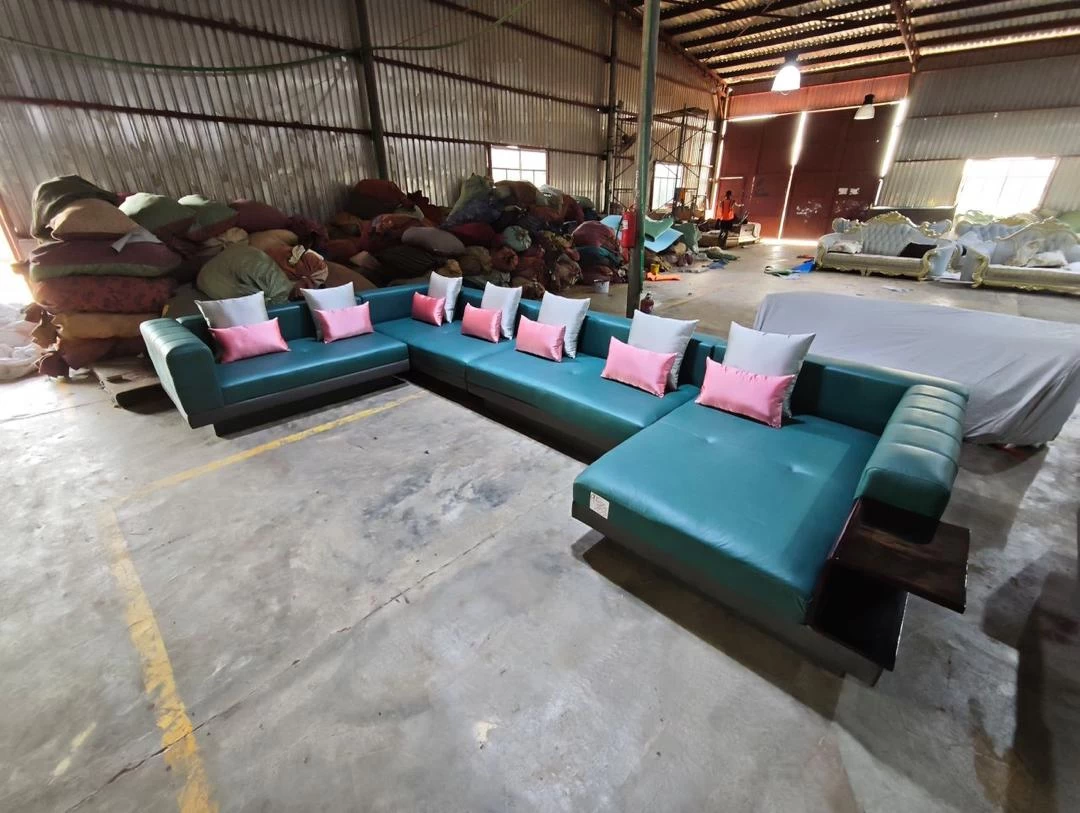 L-SHAPED LUXURIOUS SETTEE
